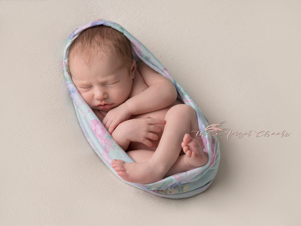 newborn baby photo session High Wycombe The angel Cheeks