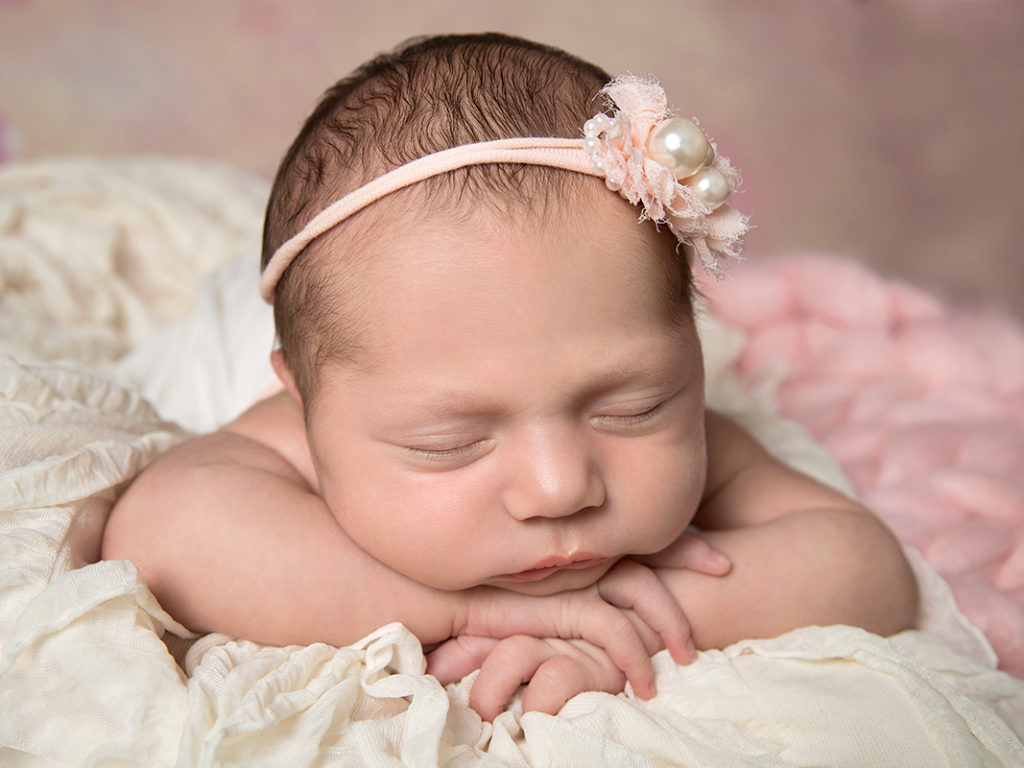 newborn baby photo session High Wycombe The angel Cheeks